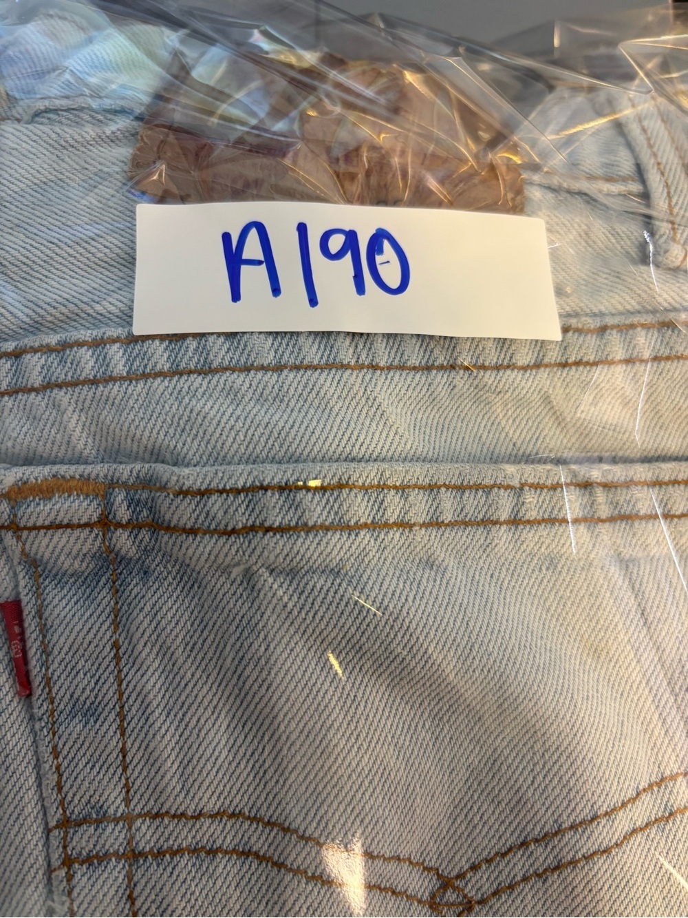 Stunning Vintage Levi’s Denim 501’s. 1992. Size 32. Perfectly broken in. - Picture 11 of 11